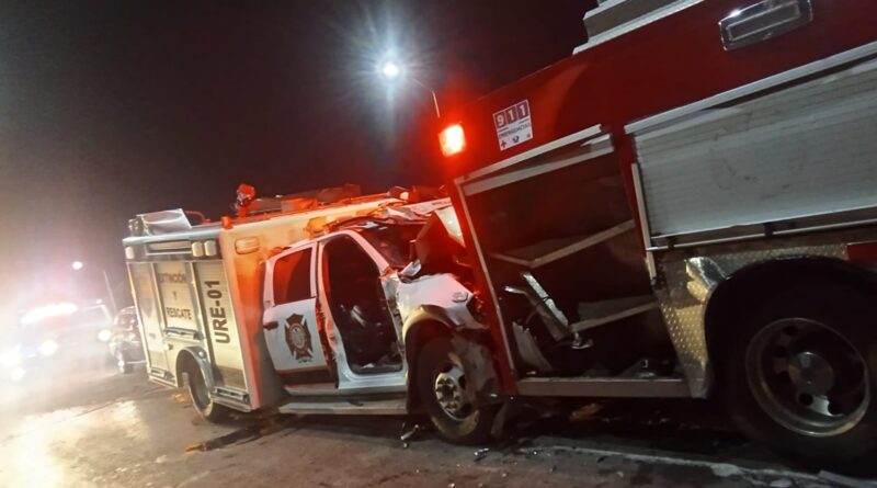 Accidente entre bomberos durante una emergencia.