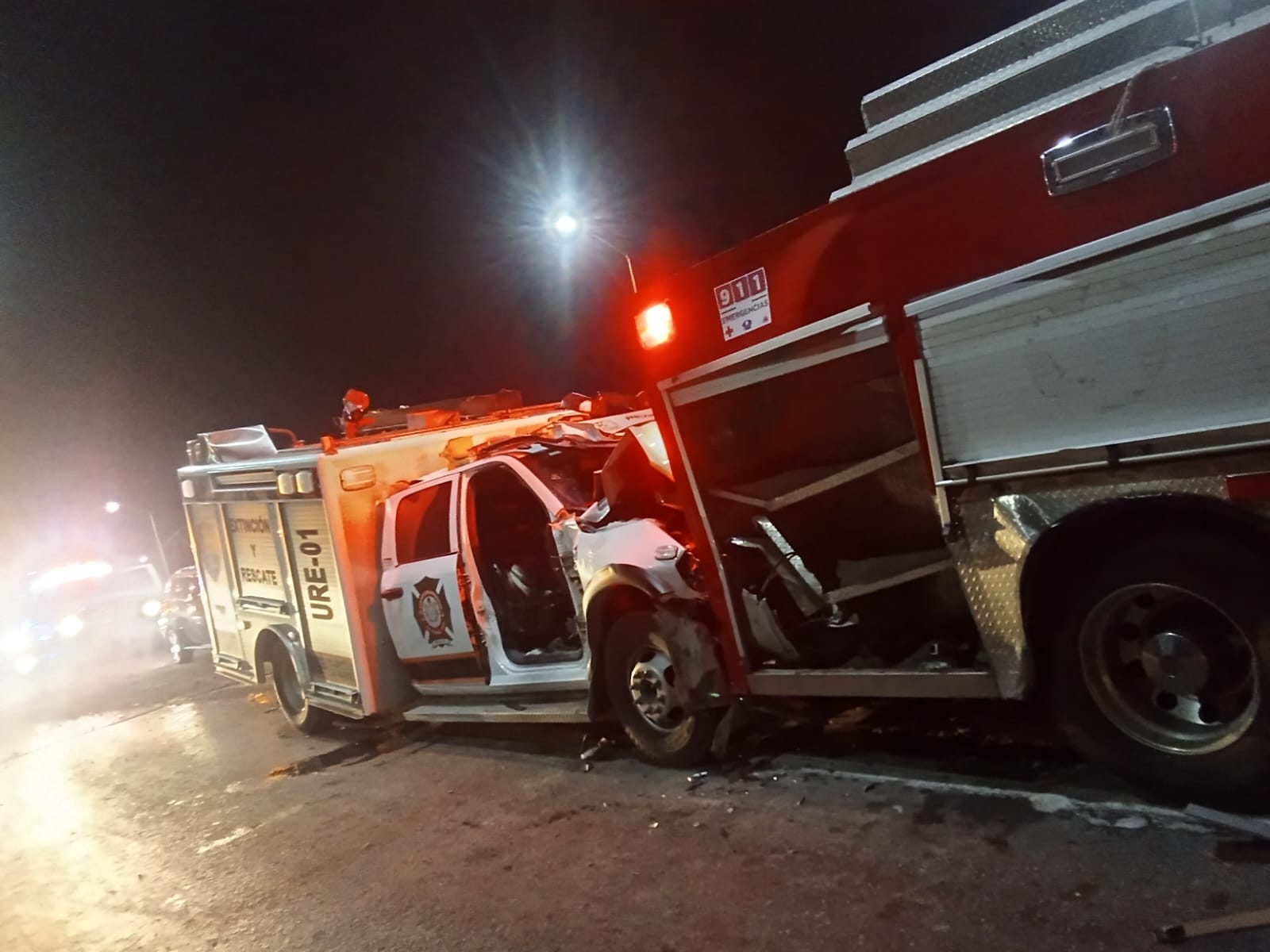 Accidente entre bomberos durante una emergencia.