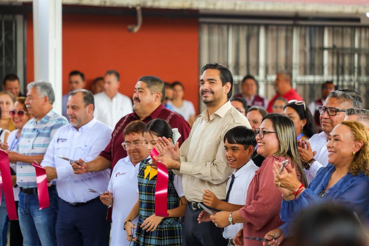 Entregó Carlos Peña Ortiz Techumbre Metálica a la escuela primaria Aquiles Serdán