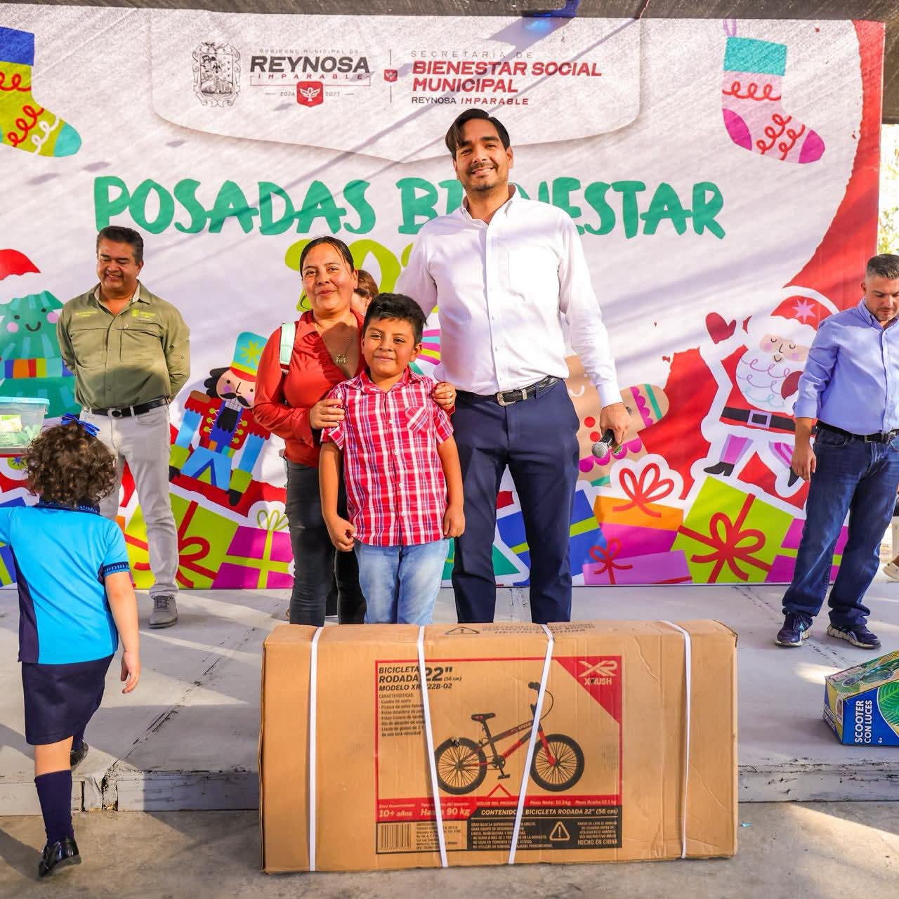 Llevó Gobierno de Carlos Peña Ortiz alegría y regalos a Unidad Obrera