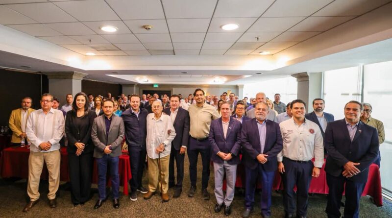 Reconoce CANADEVI apoyo de Carlos Peña Ortiz al desarrollo de vivienda