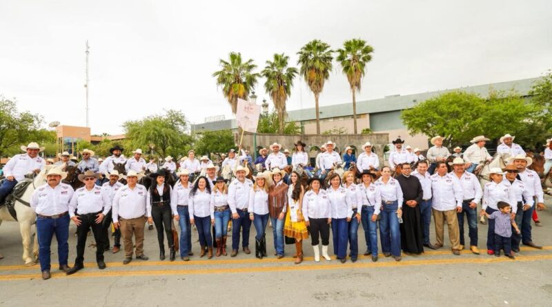 Celebró Carlos Peña Ortiz la Tradicional Cabalgata 2026 con jinetes de la región