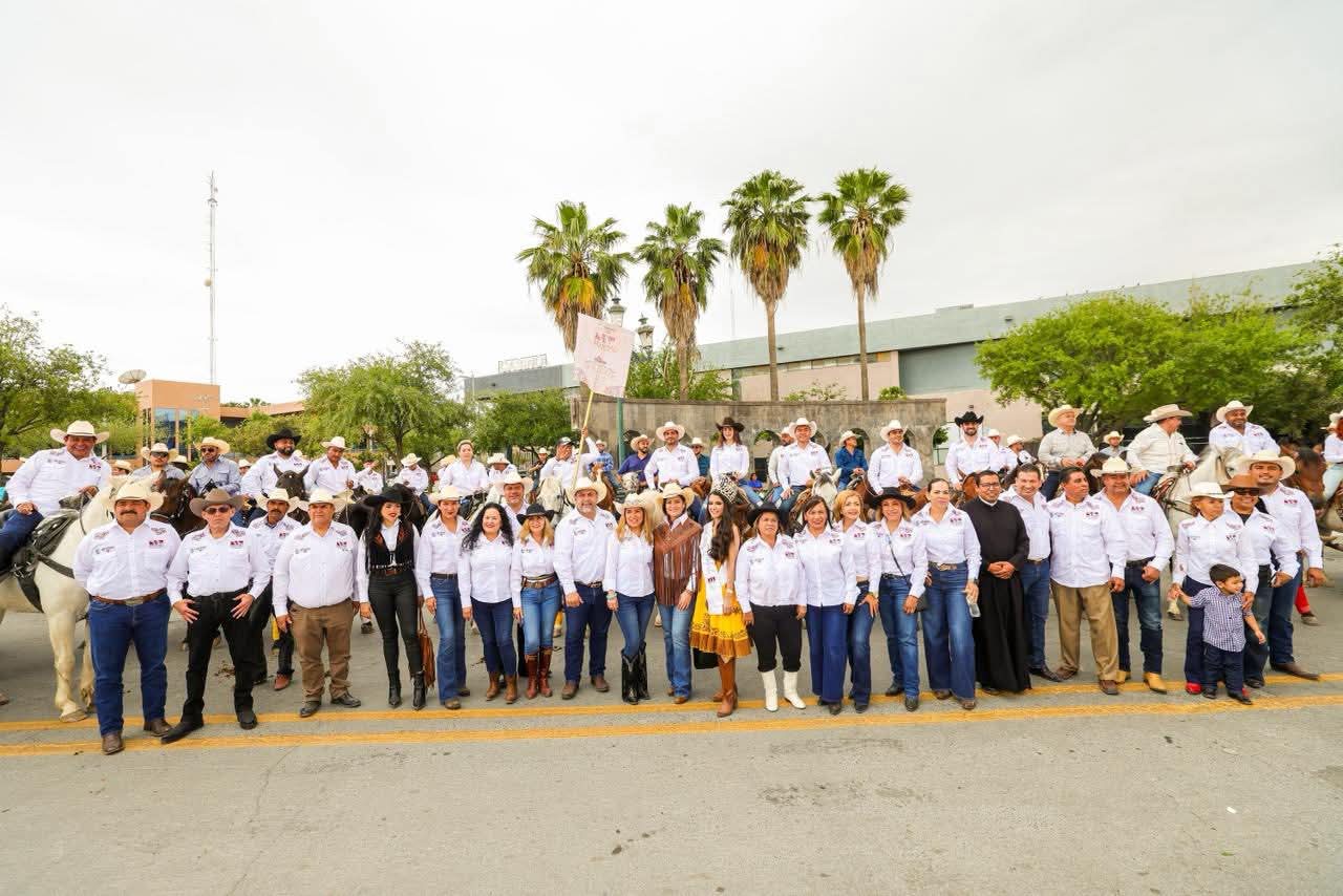 Celebró Carlos Peña Ortiz la Tradicional Cabalgata 2026 con jinetes de la región