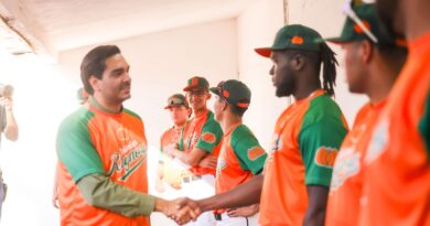 Celebran aficionados Beisbol Profesional con Carlos Peña Ortiz el 277 Aniversario de la Fundación de Reynosa