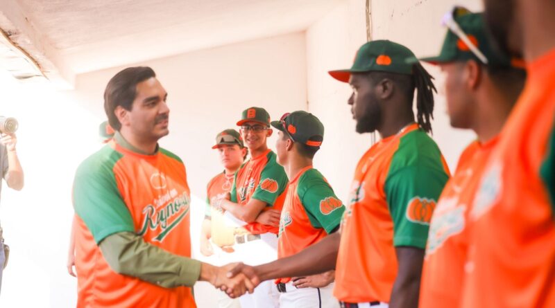 Celebran aficionados Beisbol Profesional con Carlos Peña Ortiz el 277 Aniversario de la Fundación de Reynosa