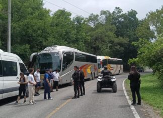 Guardia Estatal brinda seguridad durante caminata universitaria en Los Troncones